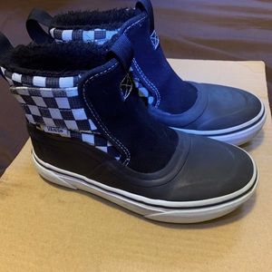 Vans all weather suede/rubber sneaker boots